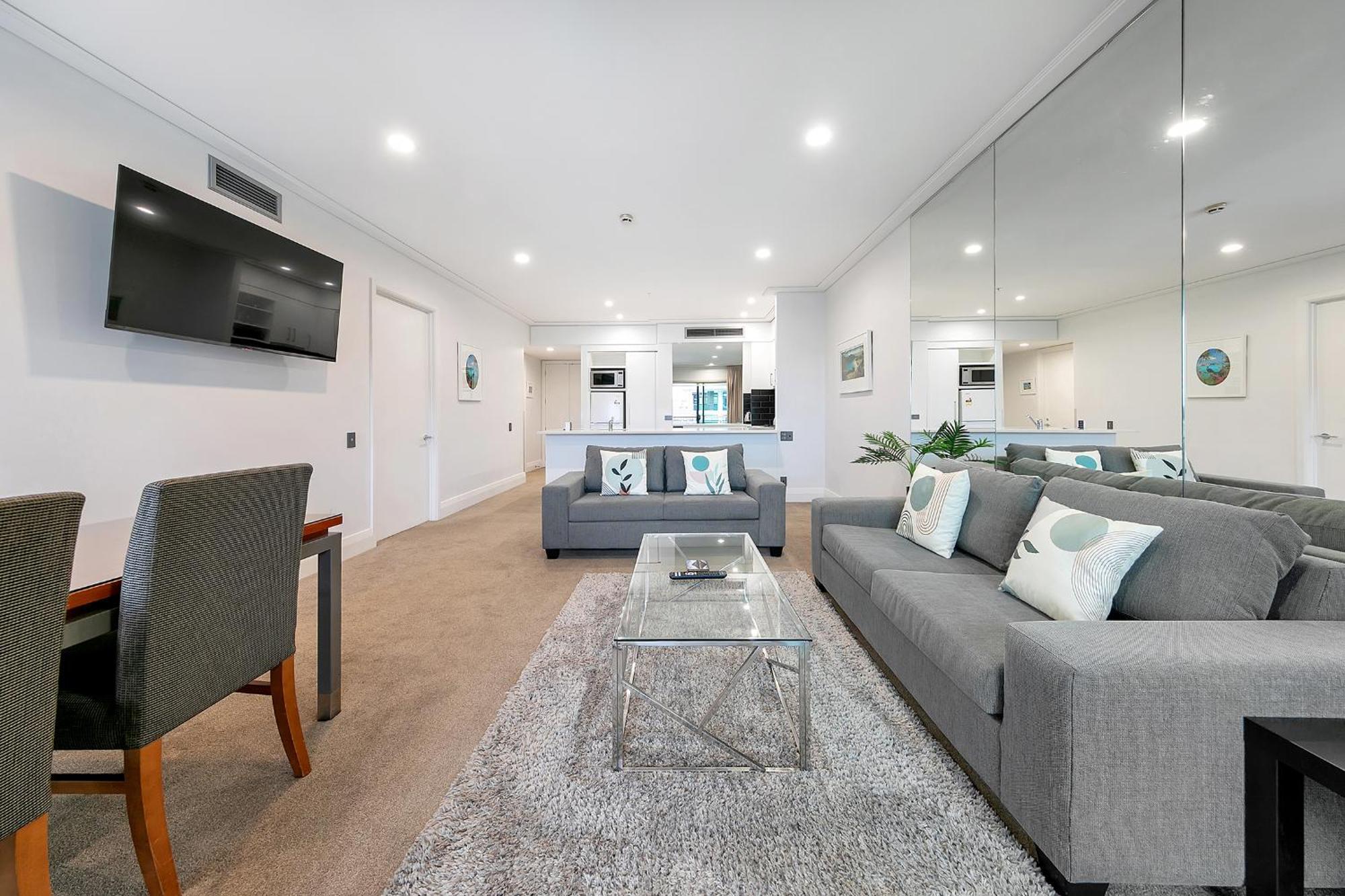 Luxurious & Spacious Living With Breathtaking Views * Auckland