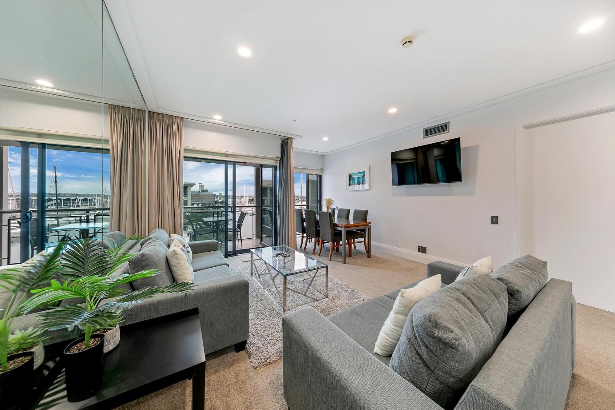 Apartment Luxurious & Spacious Living With Breathtaking Views *