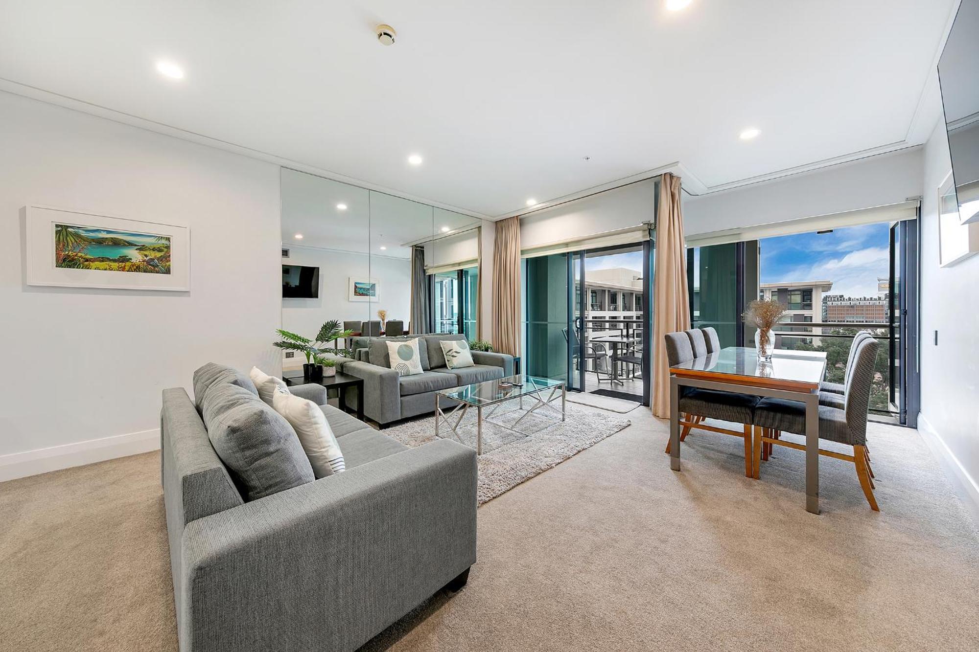 Luxurious & Spacious Living With Breathtaking Views Apartment *